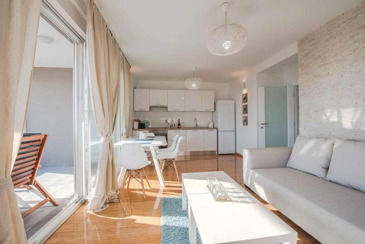 Blue Sky, Modern Sea View Apartment Novalja Kültér fotó
