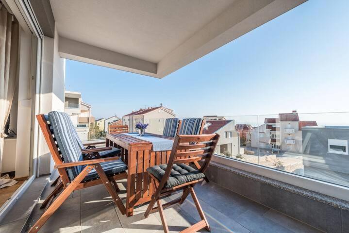 Blue Sky, Modern Sea View Apartment Novalja Kültér fotó