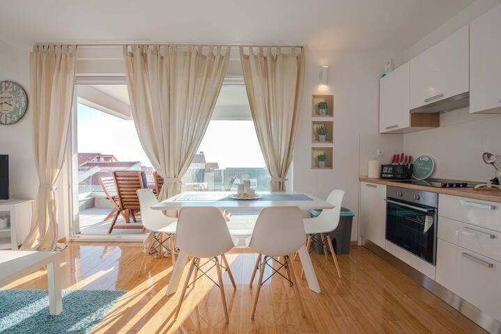 Blue Sky, Modern Sea View Apartment Novalja Kültér fotó