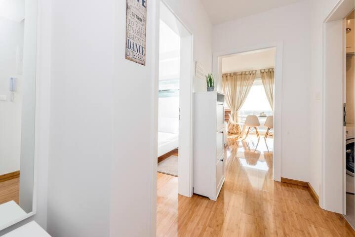 Blue Sky, Modern Sea View Apartment Novalja Kültér fotó