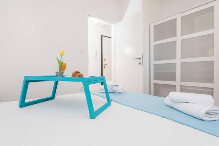 Blue Sky, Modern Sea View Apartment Novalja Kültér fotó
