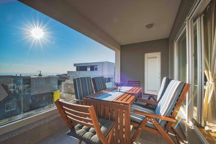 Blue Sky, Modern Sea View Apartment Novalja Kültér fotó